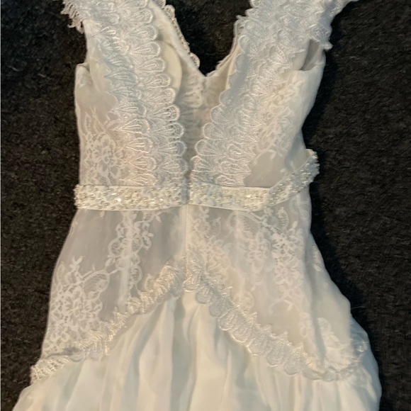 Wedding dress - Picture 2 of 4